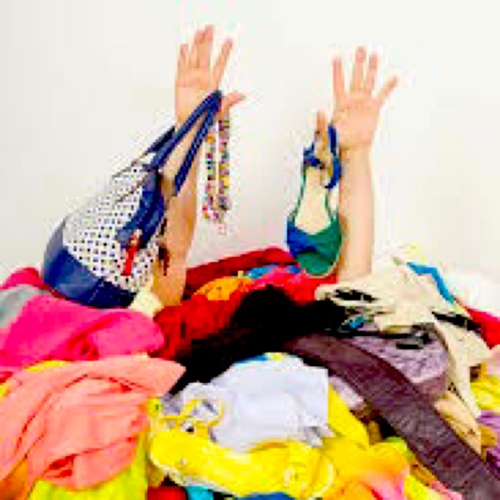 I’M DROWNING IN CLOTHES! LET’S MAKE A DEAL!